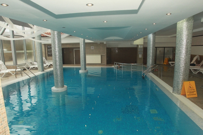 Imagen de la piscina del Hotel Mpm Guinness. Foto 16