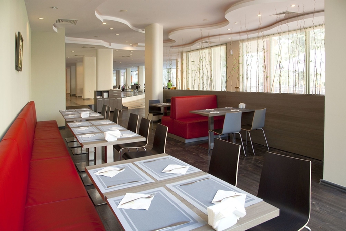 Imagen del bar/restaurante del Hotel Mpm Kalina Garden. Foto 5