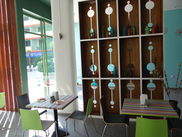 Imagen del bar/restaurante del Hotel Mpm Kalina Garden. Foto 6