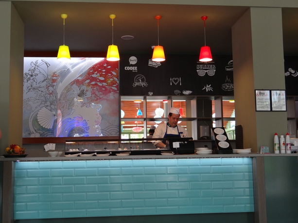 Imagen del bar/restaurante del Hotel Mpm Kalina Garden. Foto 7