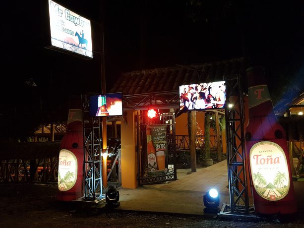 Imagen de los exteriores del Hotel Mr Cowboy hotel y restaurante. Foto 10