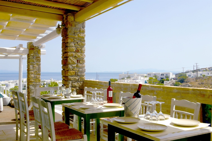 Imagen del bar/restaurante del Hotel Mr and Mrs White Mykonos. Foto 2