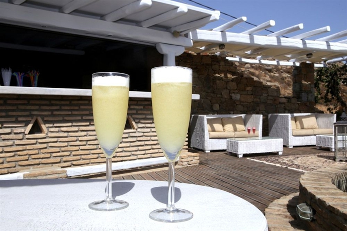 Imagen de la piscina del Hotel Mr and Mrs White Mykonos. Foto 11