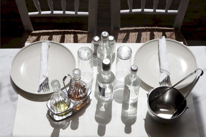 Imagen del bar/restaurante del Hotel Mr and Mrs White Mykonos. Foto 4