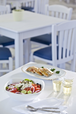 Imagen del bar/restaurante del Hotel Mrs Chryssana Beach. Foto 2