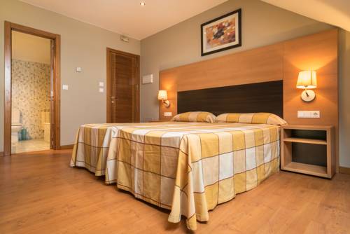 Imagen de la habitación del Hotel Ms Boiro (sampedro). Foto 10