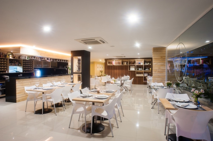 Imagen del bar/restaurante del Hotel Ms Ciudad Jardín Plus. Foto 5