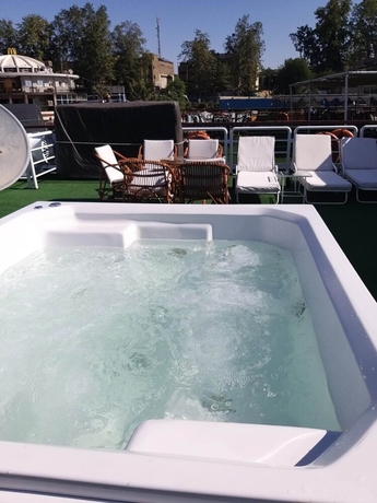 Imagen de la piscina del Hotel Ms King Tut I Nile Cruise. Foto 17