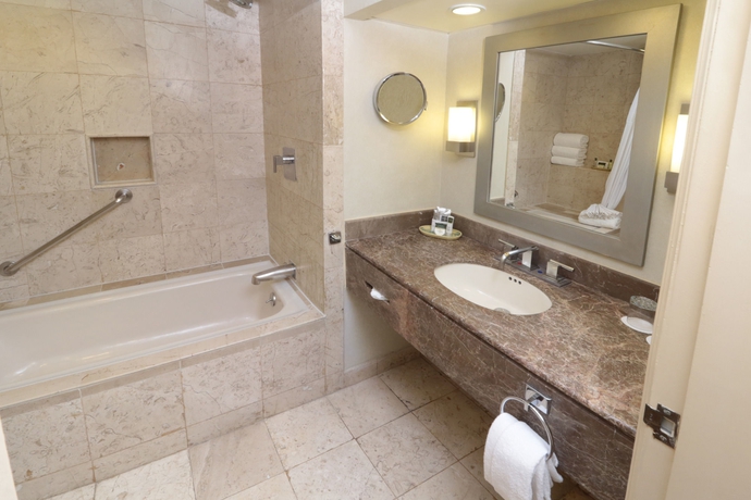 Imagen de la habitación del Hotel Ms Milenium Monterrey, Curio Collection By Hilton. Foto 6