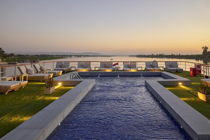 Imagen de la piscina del Hotel Ms Movenpick Royal Lily - Luxor Aswan. Foto 17