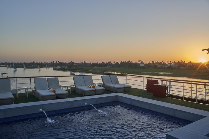 Imagen de la piscina del Hotel Ms Movenpick Royal Lily - Luxor Aswan. Foto 18