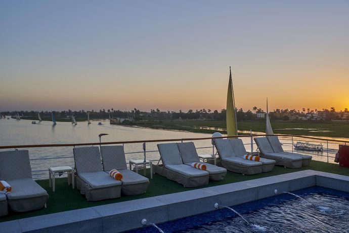 Imagen de la piscina del Hotel Ms Movenpick Royal Lily - Luxor Aswan. Foto 19