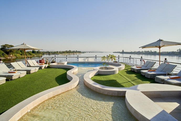 Imagen de la piscina del Hotel Ms Movenpick Royal Lotus - Luxor Aswan. Foto 17