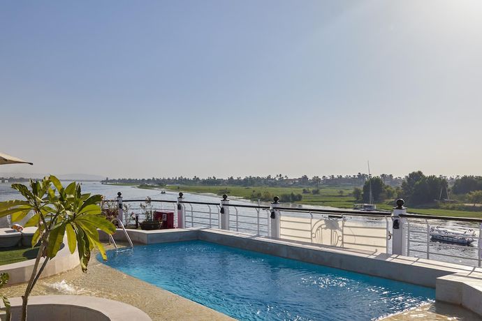 Imagen de la piscina del Hotel Ms Movenpick Royal Lotus - Luxor Aswan. Foto 18