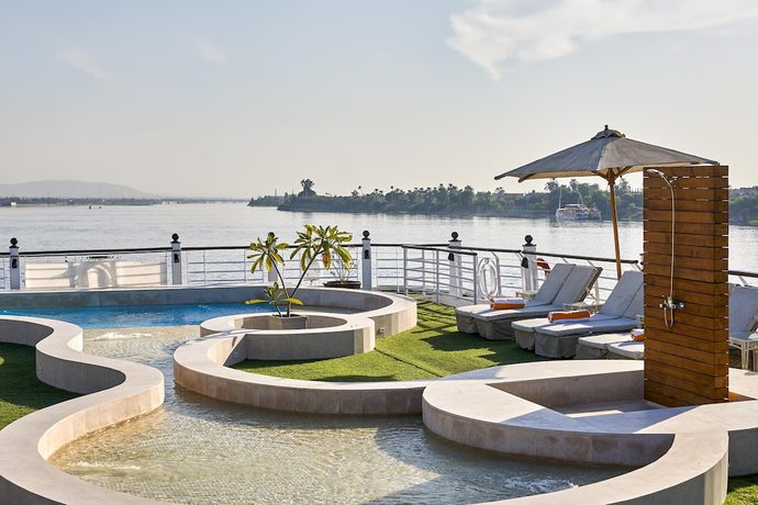 Imagen de la piscina del Hotel Ms Movenpick Royal Lotus - Luxor Aswan. Foto 19