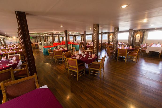Imagen del bar/restaurante del Hotel Ms Tarot Nile Cruise - Saturdays 7 Nights From Luxor. Foto 3