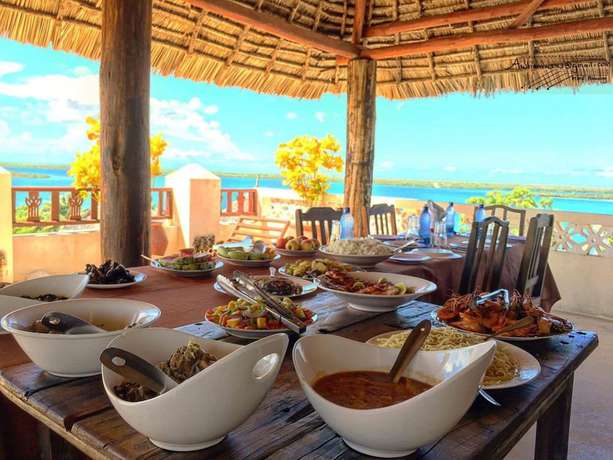 Imagen del bar/restaurante del Hotel Msafini MangoTop Roof. Foto 2