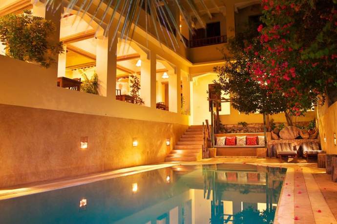 Imagen de la piscina del Hotel Msafini MangoTop Roof. Foto 13