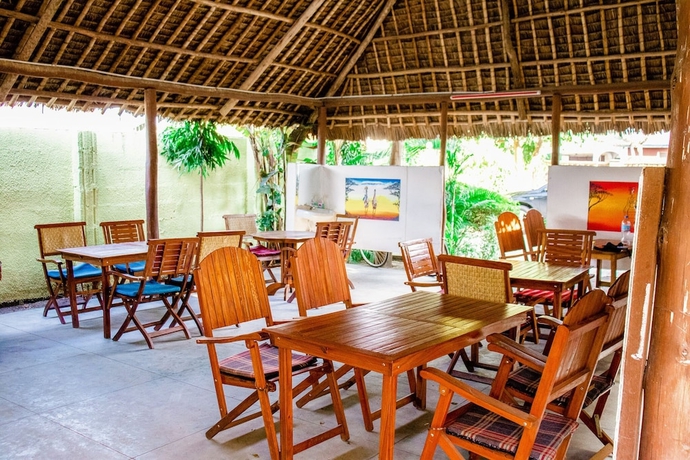 Imagen del bar/restaurante del Hotel Msafiri Lodge. Foto 7