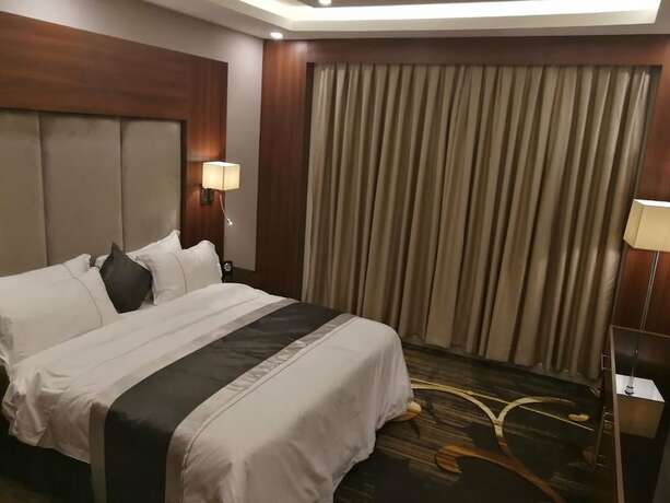 Imagen de la habitación del Hotel Msharef Al Moden Suites. Foto 18