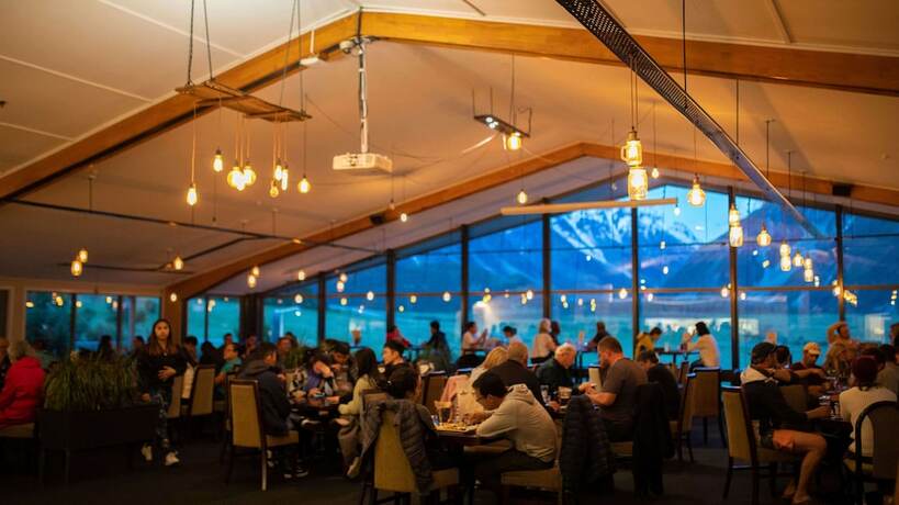 Imagen del bar/restaurante del Hotel Mt Cook Lodge And Motels. Foto 8