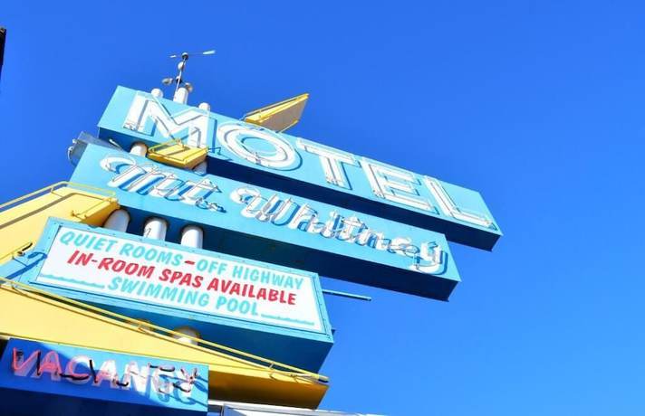 Imagen de los exteriores del Hotel Mt Whitney Motel. Foto 11