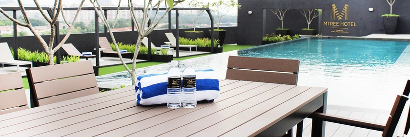 Imagen de la piscina del Hotel Mtree. Foto 16