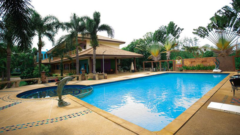 Imagen de la piscina del Hotel Muaklek Forest Resort. Foto 17