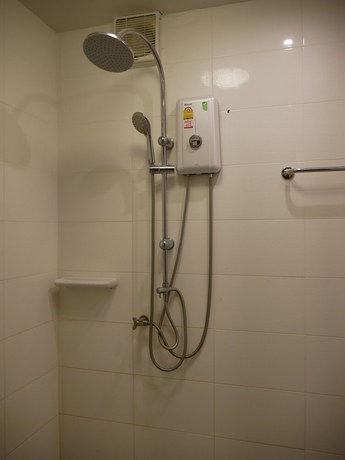 Imagen de la habitación del Hotel MuangInn. Foto 13