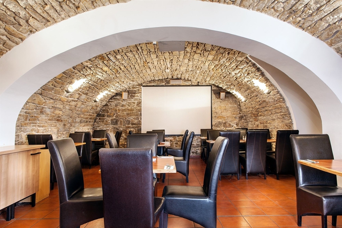 Imagen del bar/restaurante del Hotel Mucha. Foto 4