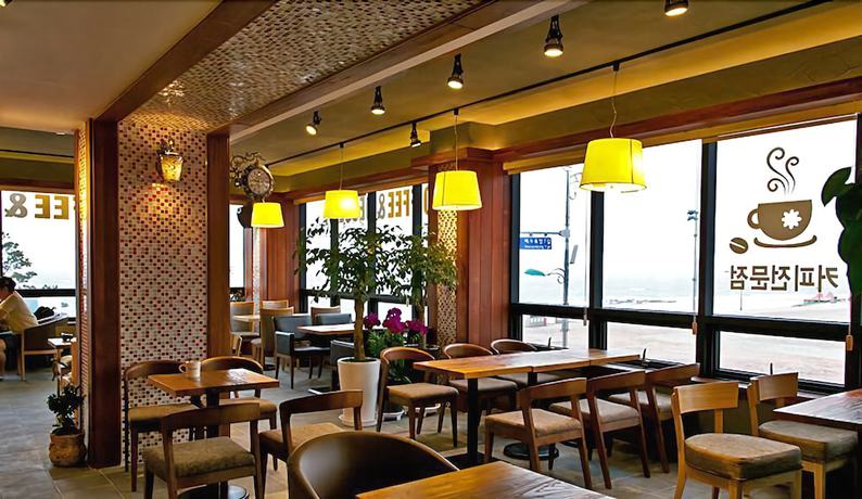 Imagen del bar/restaurante del Hotel Mud Beach. Foto 5