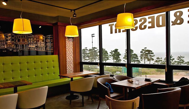 Imagen del bar/restaurante del Hotel Mud Beach. Foto 6