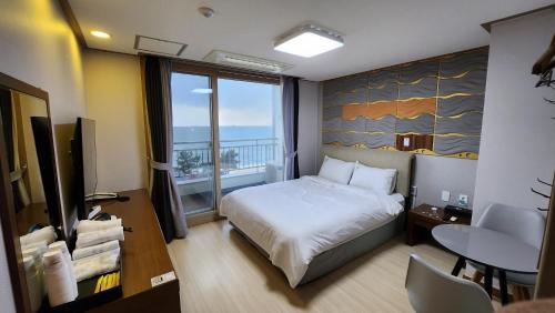 Imagen general del Hotel Mud Beach. Foto 4