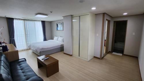 Imagen general del Hotel Mud Beach. Foto 5