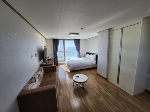 Imagen general del Hotel Mud Beach. Foto 7