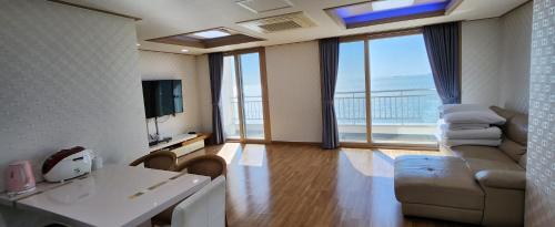 Imagen general del Hotel Mud Beach. Foto 11