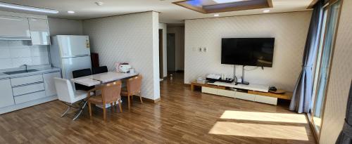 Imagen general del Hotel Mud Beach. Foto 14