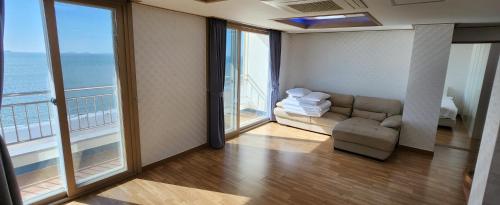 Imagen general del Hotel Mud Beach. Foto 15