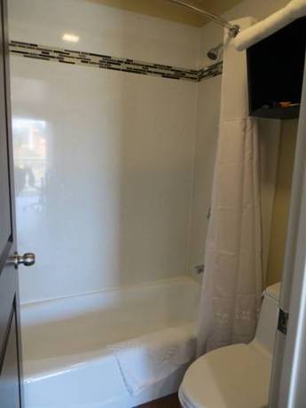 Imagen de la habitación del Hotel Muir Woods Lodge. Foto 5