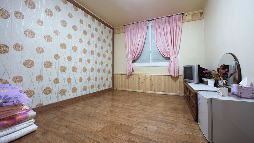 Imagen de la habitación del Hotel Muju Bakam Villa Pension. Foto 8