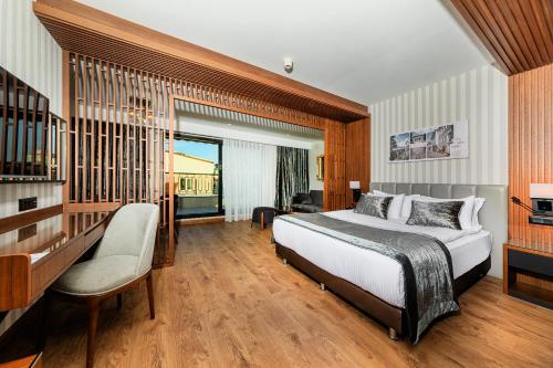 Imagen de la habitación del Hotel Mukarnas Pera. Foto 17