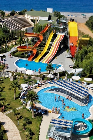 Imagen de la piscina del Hotel Mukarnas Spa and Resort. Foto 13