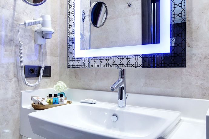 Imagen de los interiores del Hotel Mukarnas Taksim. Foto 19