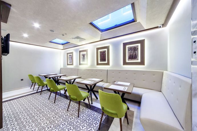 Imagen de la habitación del Hotel Mukarnas Taksim. Foto 9