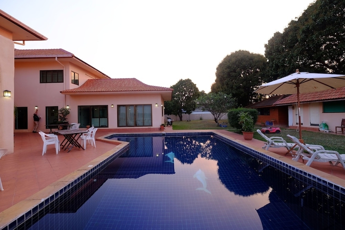 Imagen de la piscina del Hotel Mukdahan Manor B&B. Foto 18