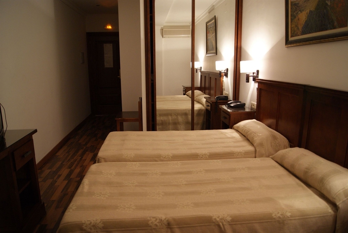 Imagen de la habitación del Hotel Mulhacén. Foto 2