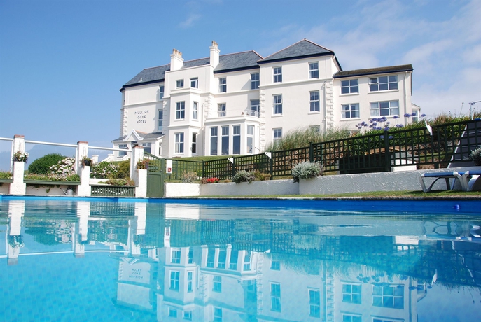 Imagen de la piscina del Hotel Mullion Cove and Spa. Foto 6