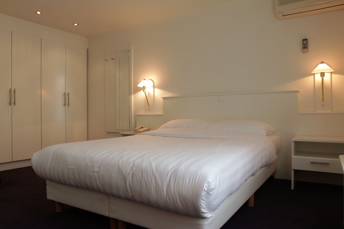 Imagen de la habitación del Hotel Multatuli. Foto 7