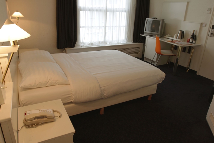 Imagen de la habitación del Hotel Multatuli. Foto 8