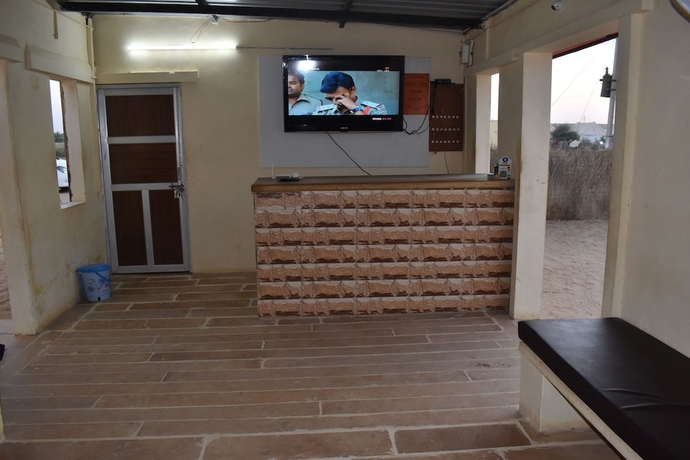 Imagen de los interiores del Hotel Mumal Desert Camp. Foto 19